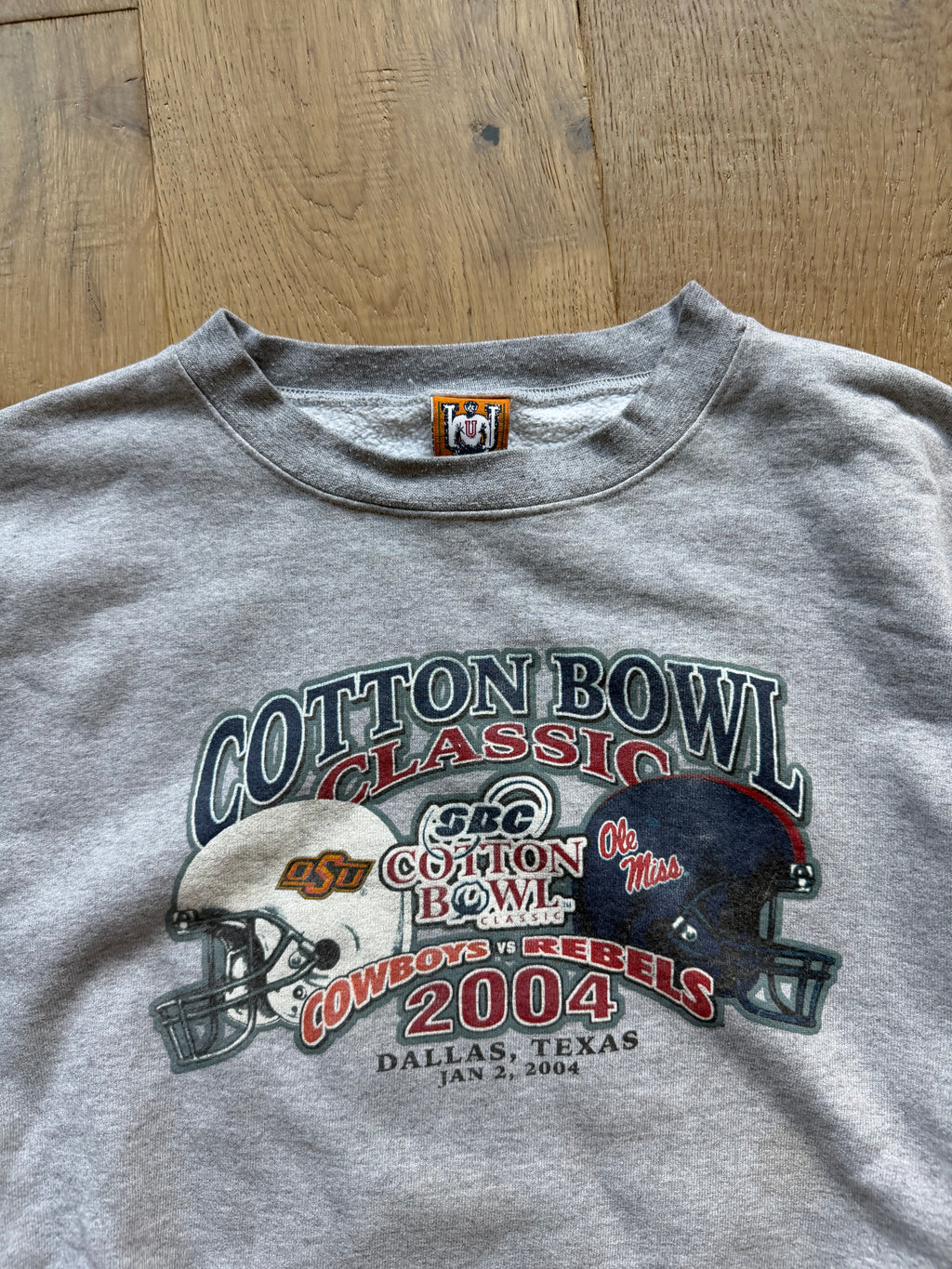 Grey 2004 UAS Cotton Bowl Classic OSU vs Ole Miss Helmet Crewneck Sweatshirt XXL
