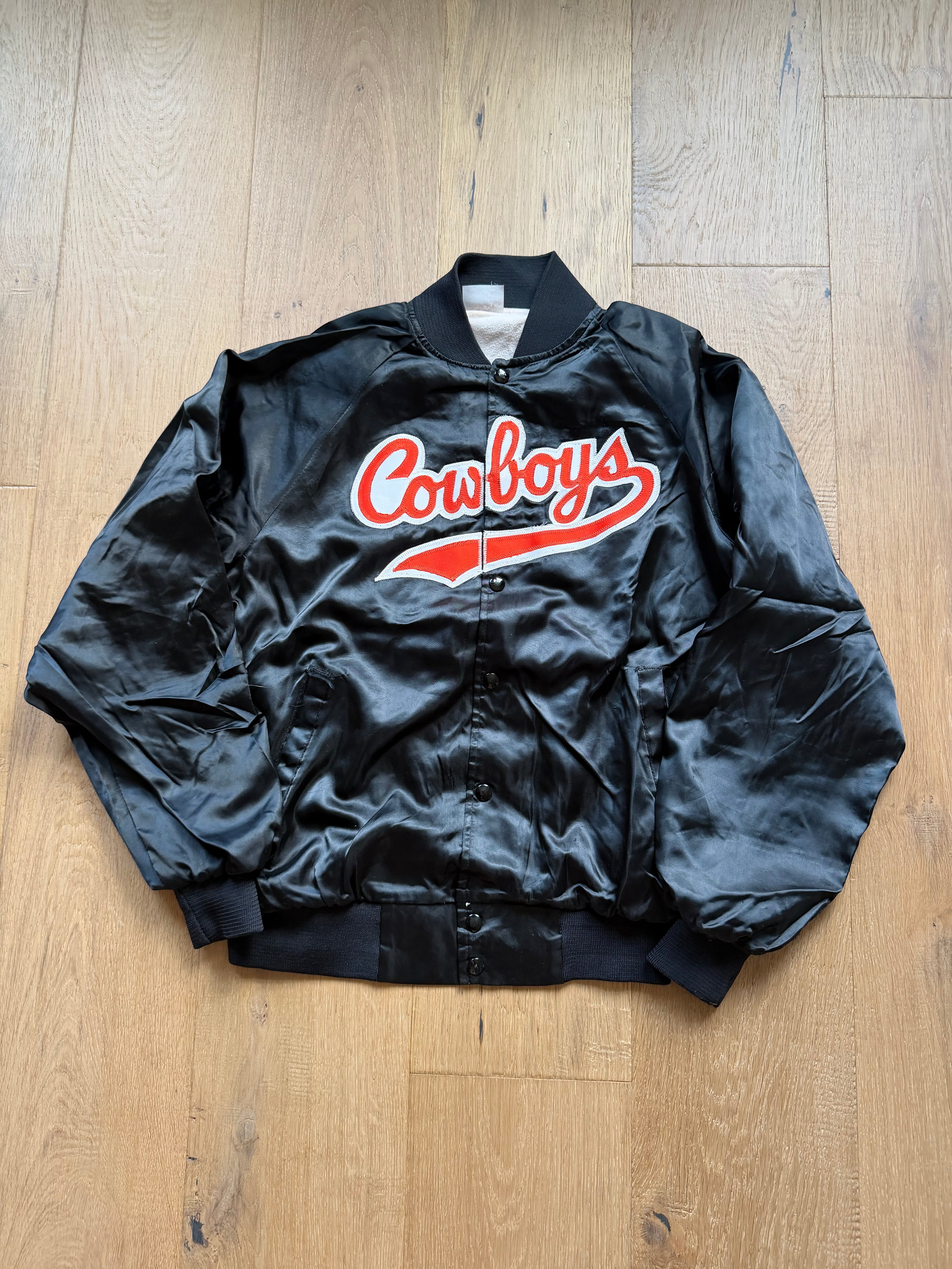 Black 90s Sactus Cowboys Tail “Oklahoma State” Patch Back Satin Jacket Medium