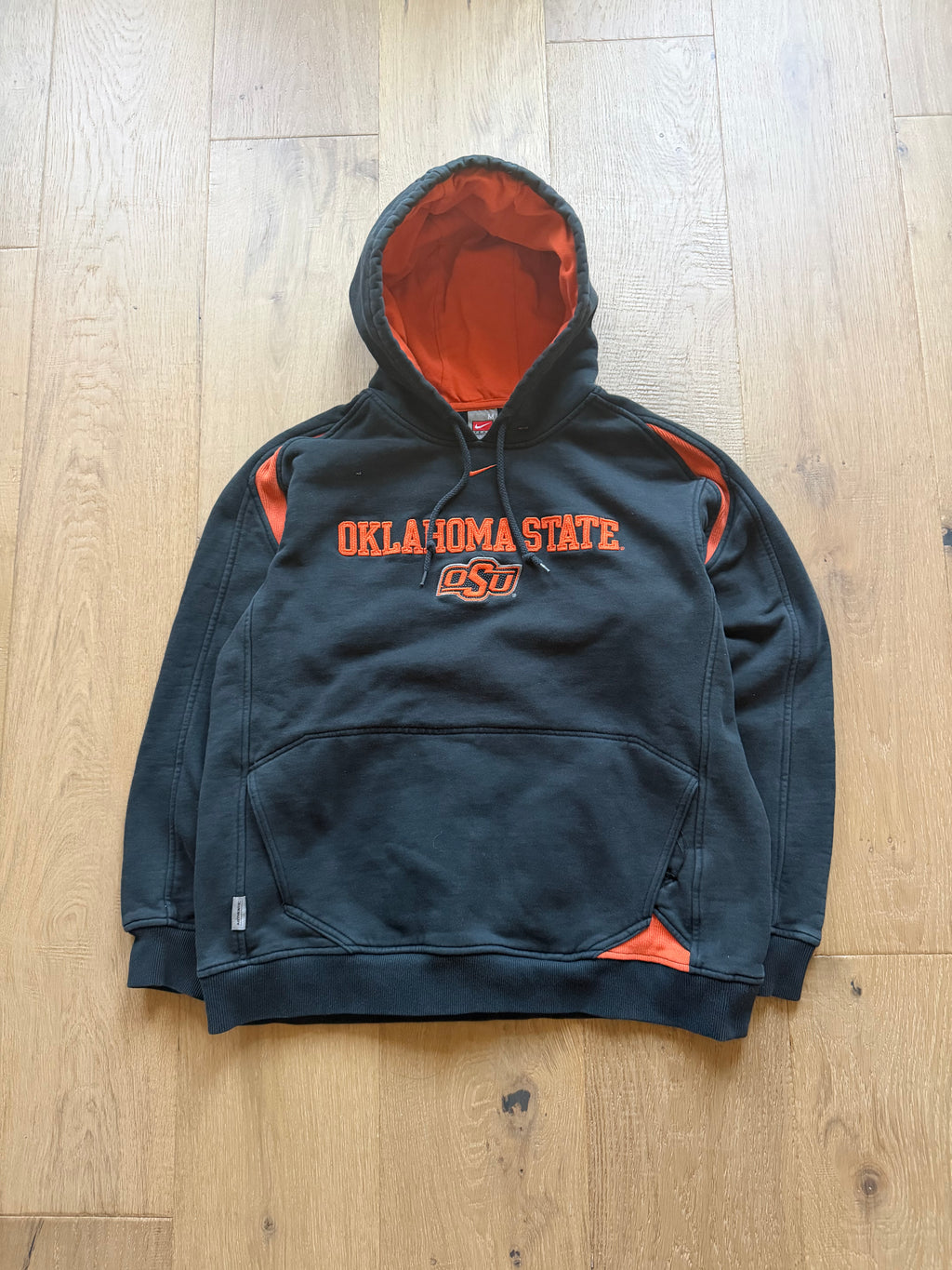 Black 00s Nike “Oklahoma State” Centerswoosh Hoodie Medium