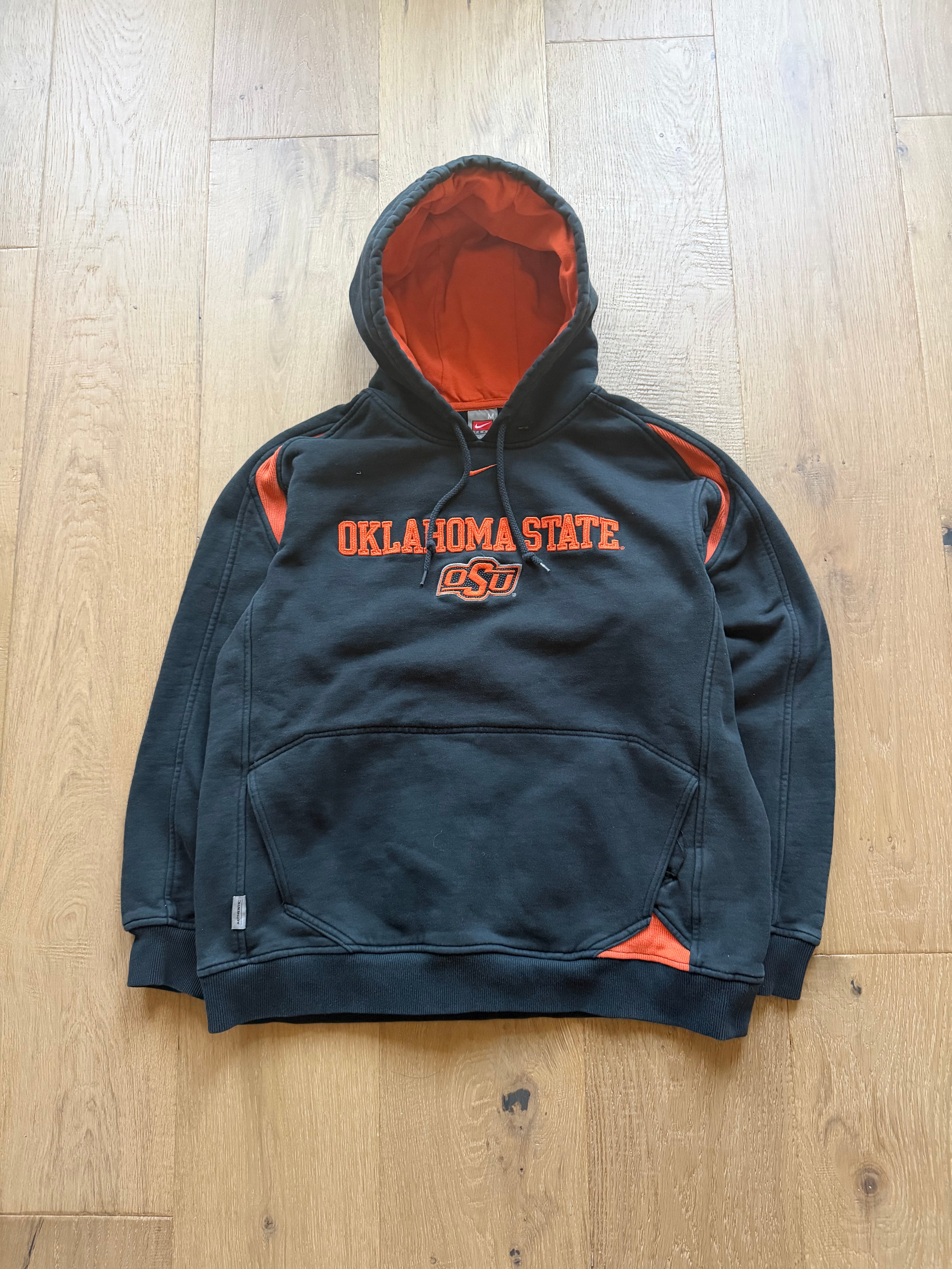 Black 00s Nike “Oklahoma State” Centerswoosh Hoodie Medium