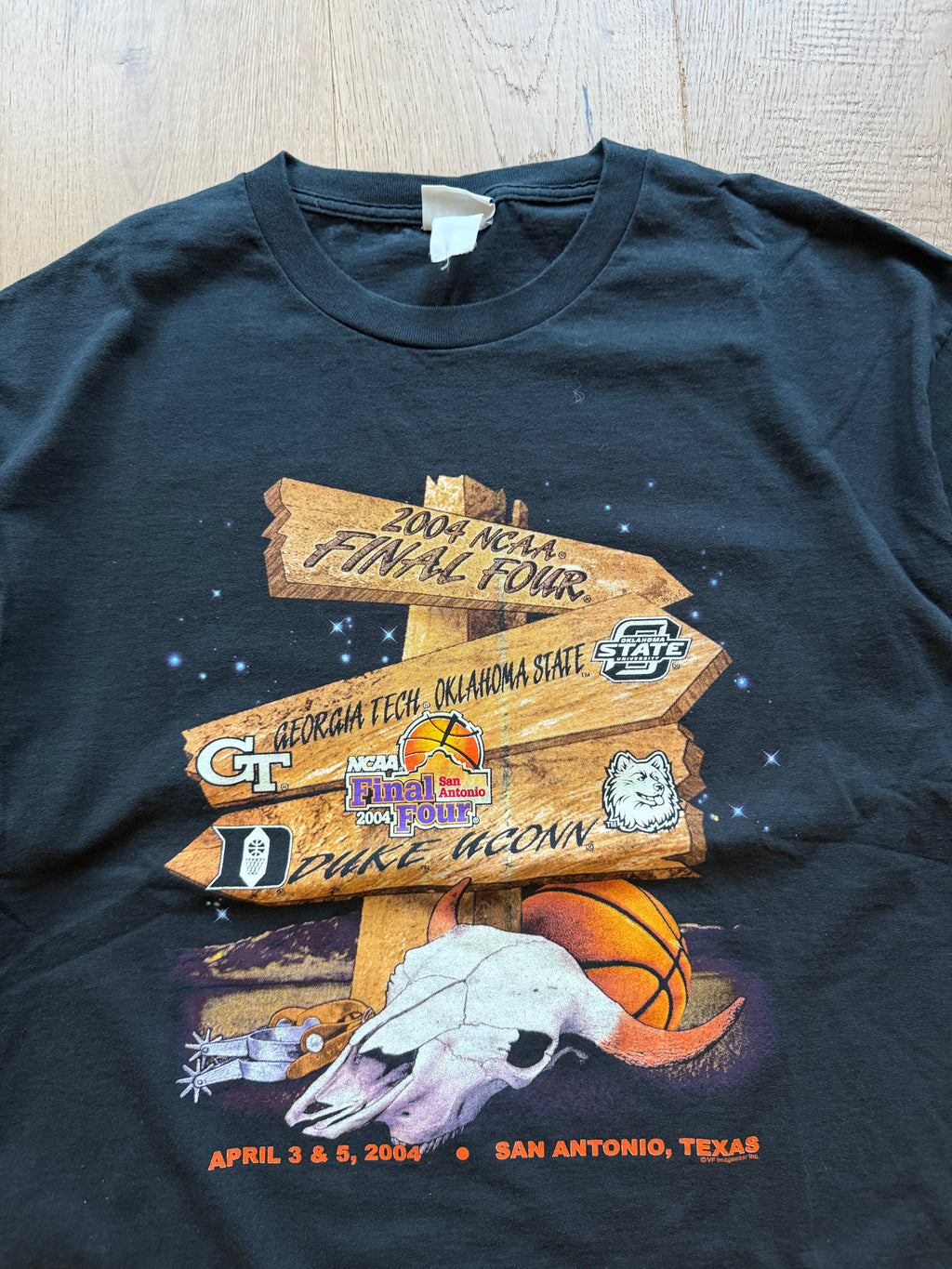 Black 2004 Final Four Directional Sign T-Shirt XXL