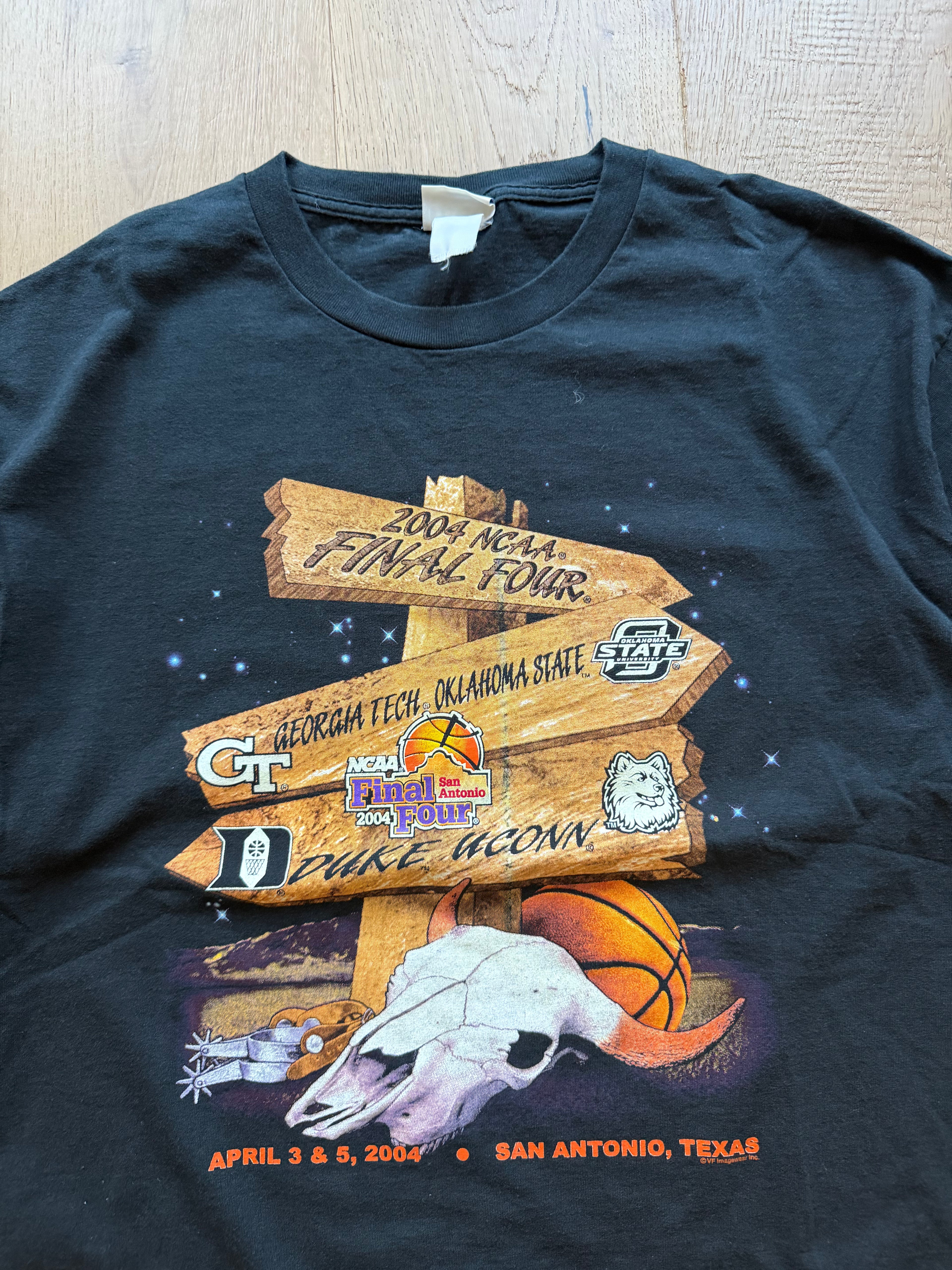Black 2004 Final Four Directional Sign T-Shirt XXL